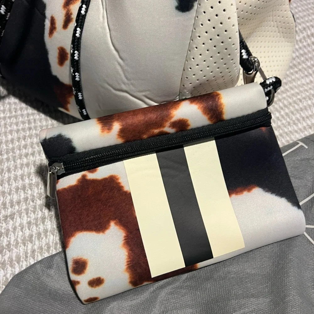 Stylish Cow Print Tote Bag - Picture 6 of 10